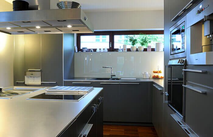 Eine Schreinerküche wie keine Zweite – aus dem Tischler&shy;meister&shy;betrieb Korfmacher, Düsseldorf.